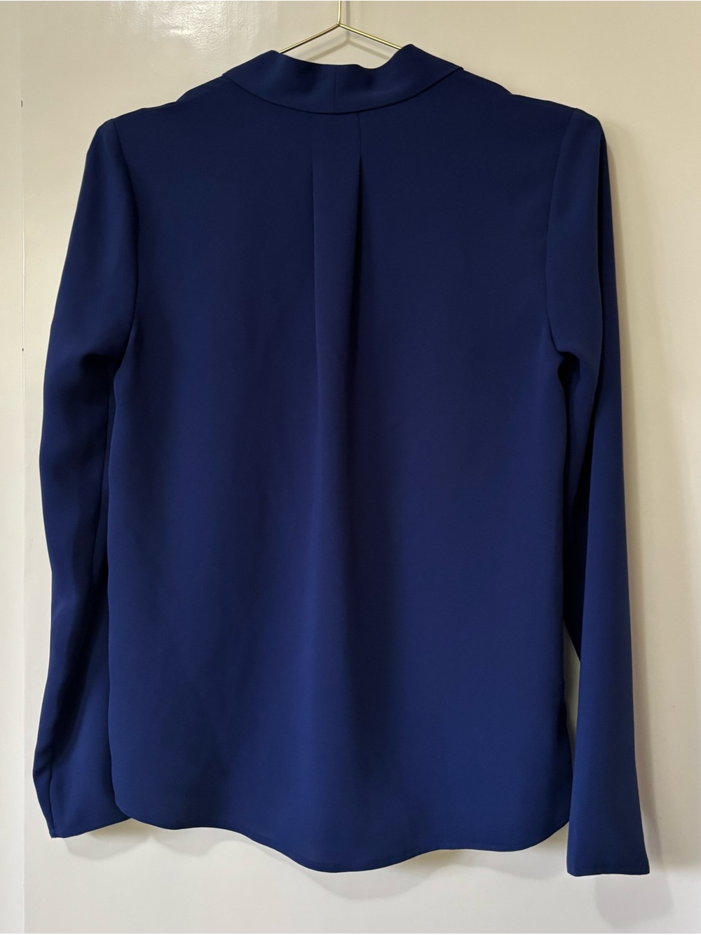 Babaton| Aritzia| Royal Blue Power Blouse V-Neck Long Sleeve Top Sz XS - Picture 4 of 6